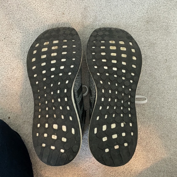 ADIDAS ULTRABOOST SIZE 11 - Picture 5 of 5